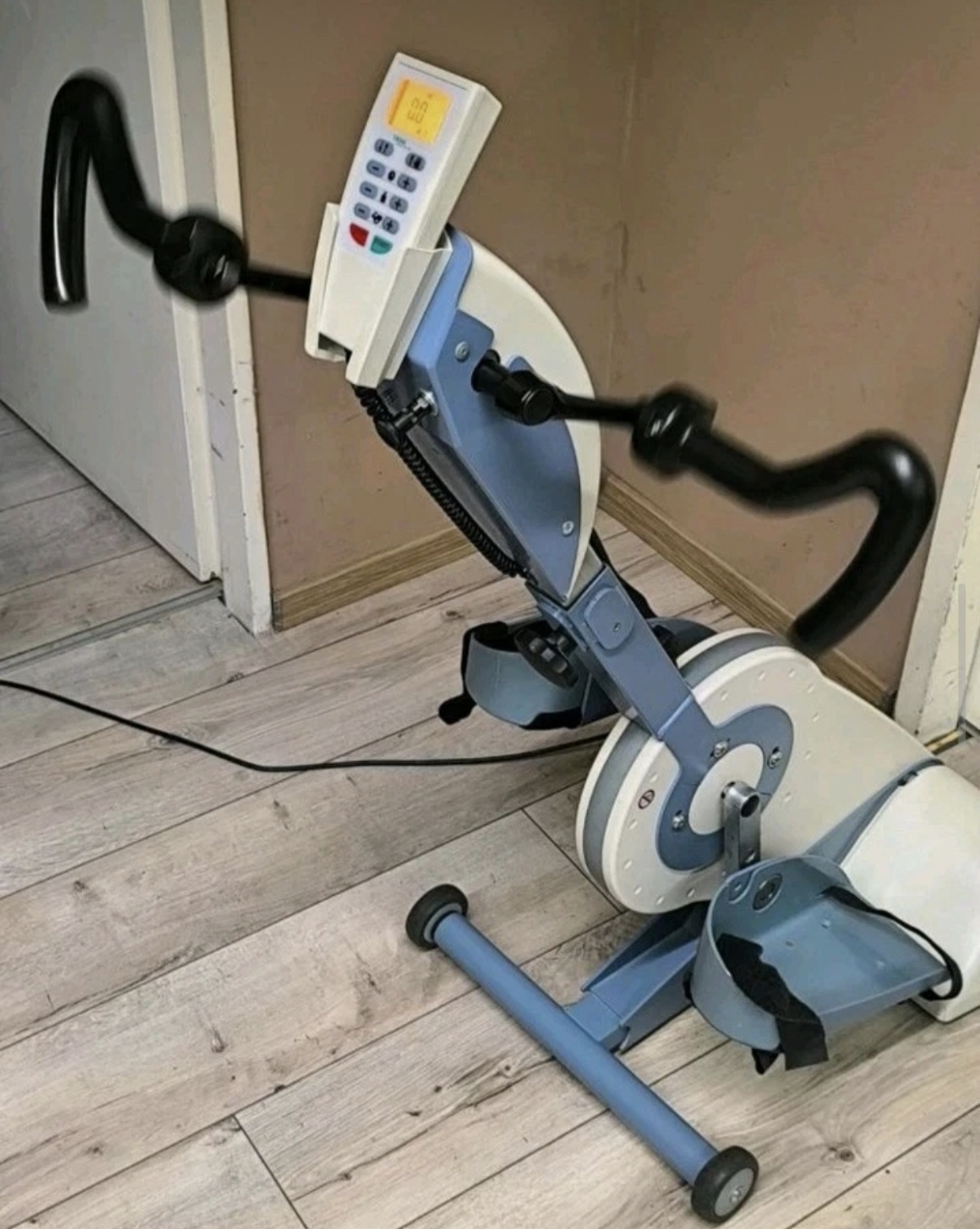 Thera-Trainer profesionalni motorni trenažer za rehabilitaciju – slika 2